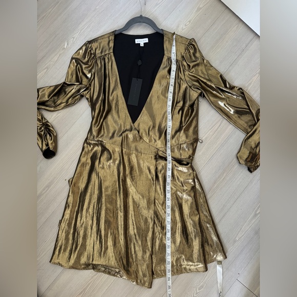 Gianni Bini Noa Metallic Lame V-Neck Long Sleeve A-Line
Wrap Dress NWT Size M - Picture 4 of 12